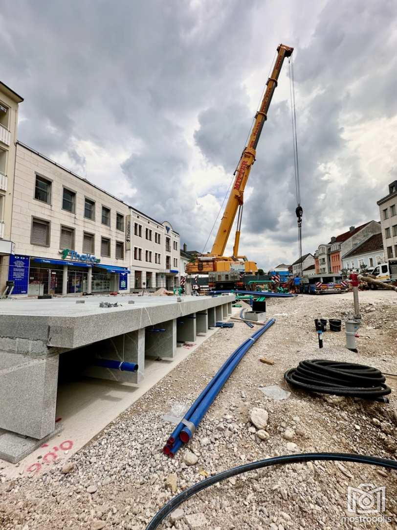 Amstetten Hauptplatz - Brunnen 03.jpeg