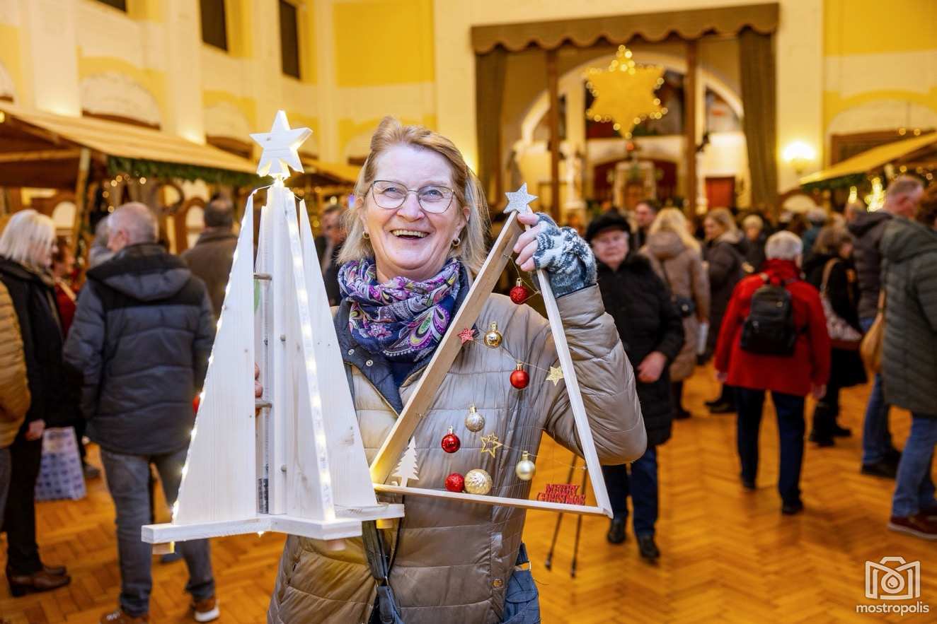 LK Mauer Advent im Park 24 - 001.jpg